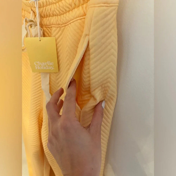 Charlie Holiday Soleil Motel Lounge Pants in Butter Yellow NWT - Picture 6 of 8